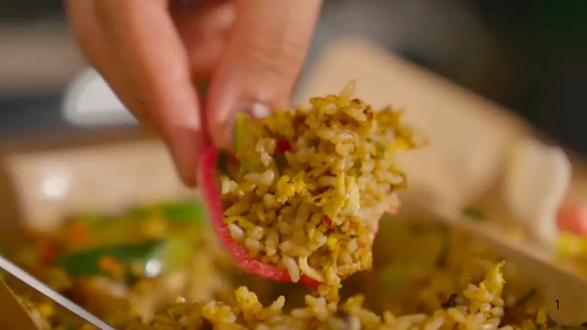 Ilustrasi nasi goreng yang dicicipi oleh Mamank Kuliner. (Foto: Youtube Mamank Kuliner)