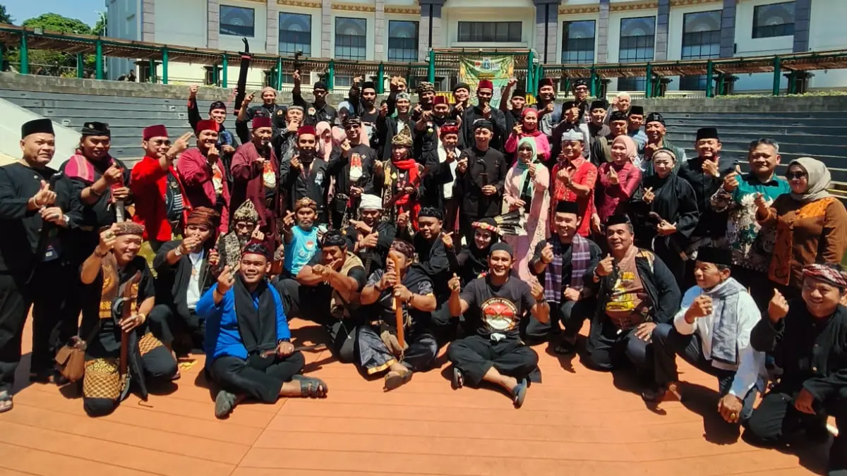KOMPAK: Lebaran Golok di Kampung Budaya Betawi Setu Babakan, Jakarta Selatan, Minggu 12 April 2026.