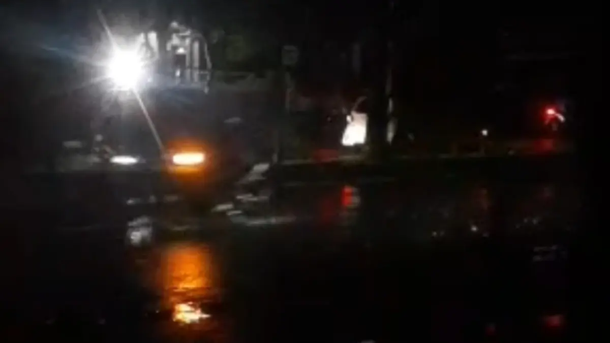 Suasana di Jalan KH. Abdullah bin Nuh, Kecamatan Bogor Barat, Kota Bogor gelap gulita. (Dok. Radar Bogor)