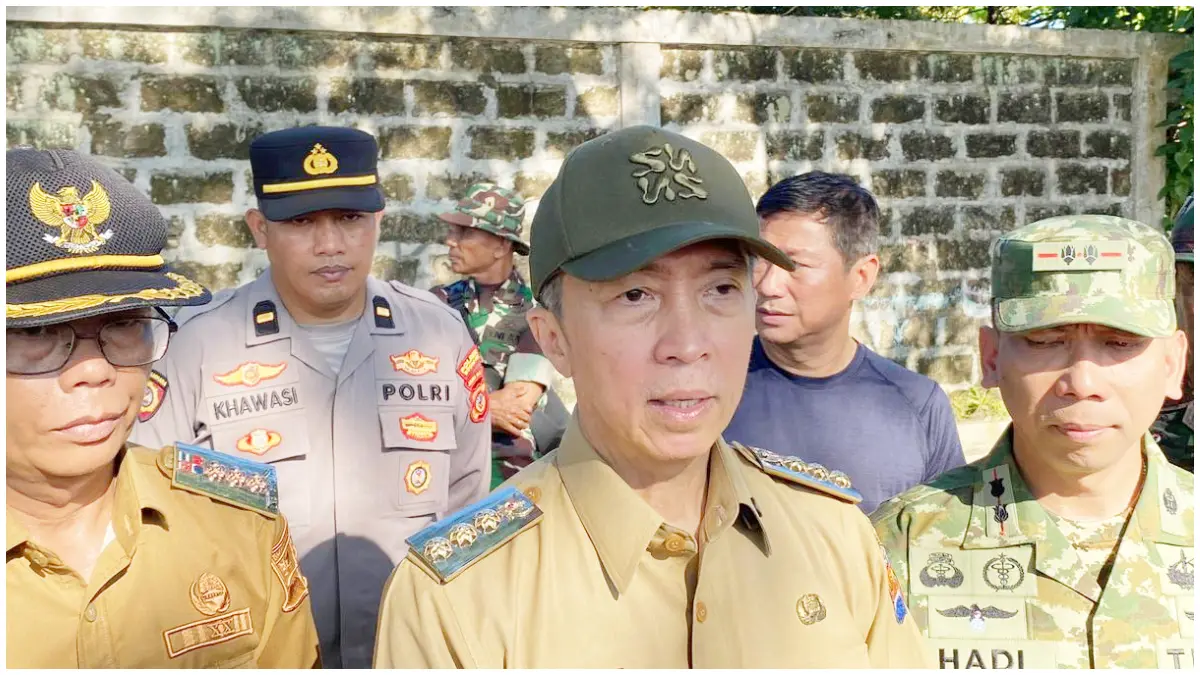 Wali Kota Bogor Dedie Rachim saat menyampaikan keterangan soal moratorium angkot kabupaten. (Foto : Fauzan/Radar Bogor)