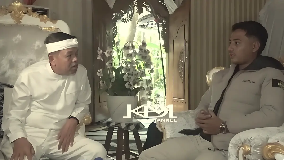 Gubernur Jawa Barat, Dedi Mulyadi bersama para nelayan asal Malang yang melepaskan Hiu Paus.  (KANG DEDI MULYADI CHANNEL)