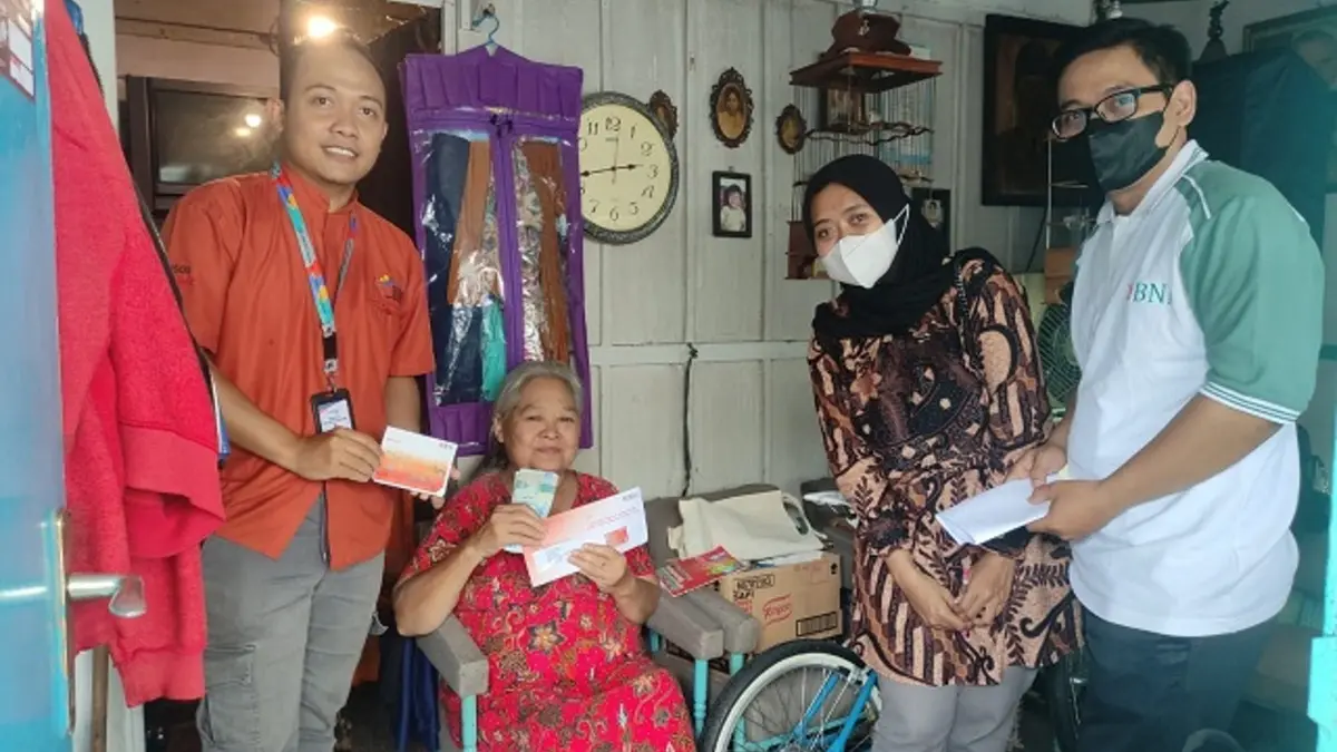 Ilustrasi penyaluran bansos kepada KPM. (Foto: dinsos.magelangkota.go.id)