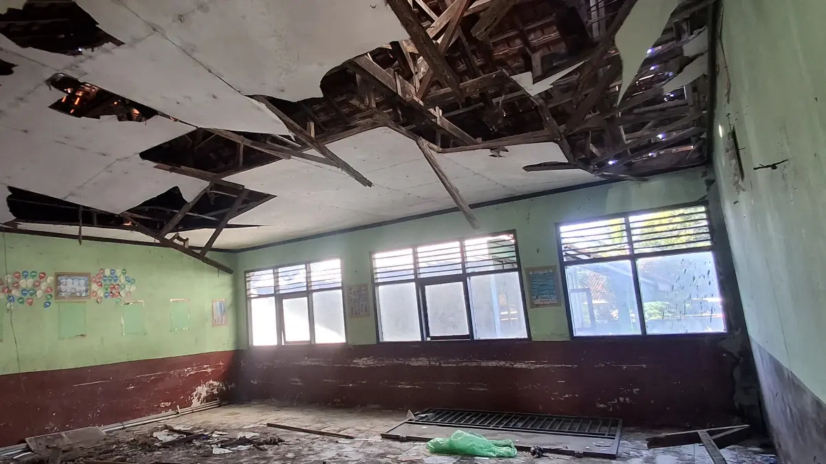 Kondisi ruang kelas dan ruang perpustakaan SDN Babakan 01, Desa Babakan Kecamatan Tenjo, Kabupaten Bogor. (Dok. Radar Bogor)