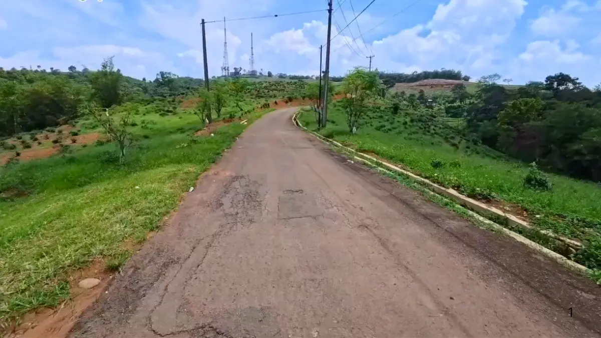 Lanskap Wisata Dataran Tinggi Kebun Teh Cirangsad Bogor (Foto: Tangkapan Layar YouTube Amri Ngaprak)
