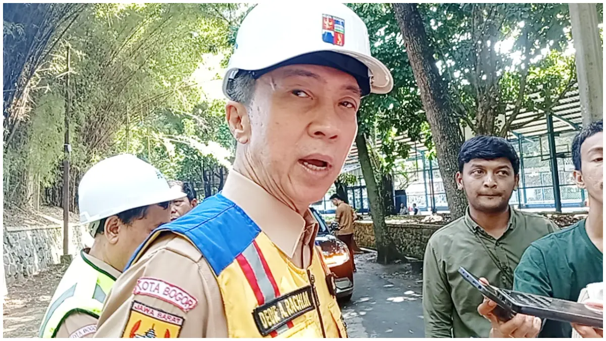 Wali Kota Bogor Dedie Rachim saat memberikan keterangan soal kasus gadai SK anggota Satpol PP Kota Bogor. (Foto: Fikri/Radar Bogor)