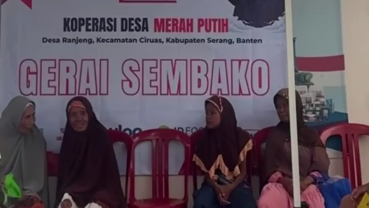 Ilustrasi KPM bansos mengikuti Koperasi Desa Merah Putih. (Foto: Instagram @kemensosri)