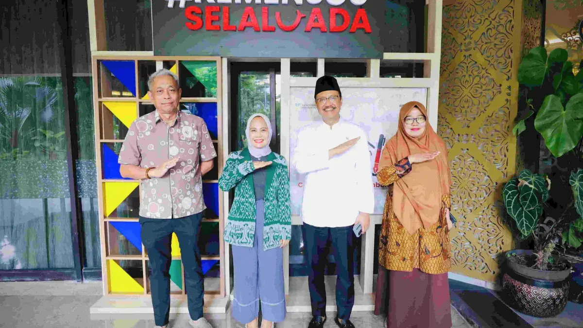 Pejabat Kementerian Sosial RI berfoto bersama Wali Kota Palopo, Naili Trisal (Foto:&nbsp;kemensos.go.id)