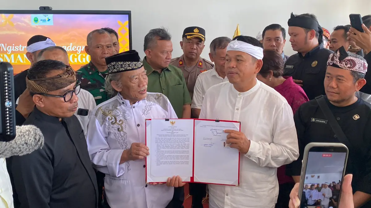 Gubernur Jawa Barat Dedi Mulyadi meresmikan gedung baru SMA Negeri 3 Jonggol, Kabupaten Bogor, Kamis, 16 April 2026. (Muhammad Ali/Radar Bogor)