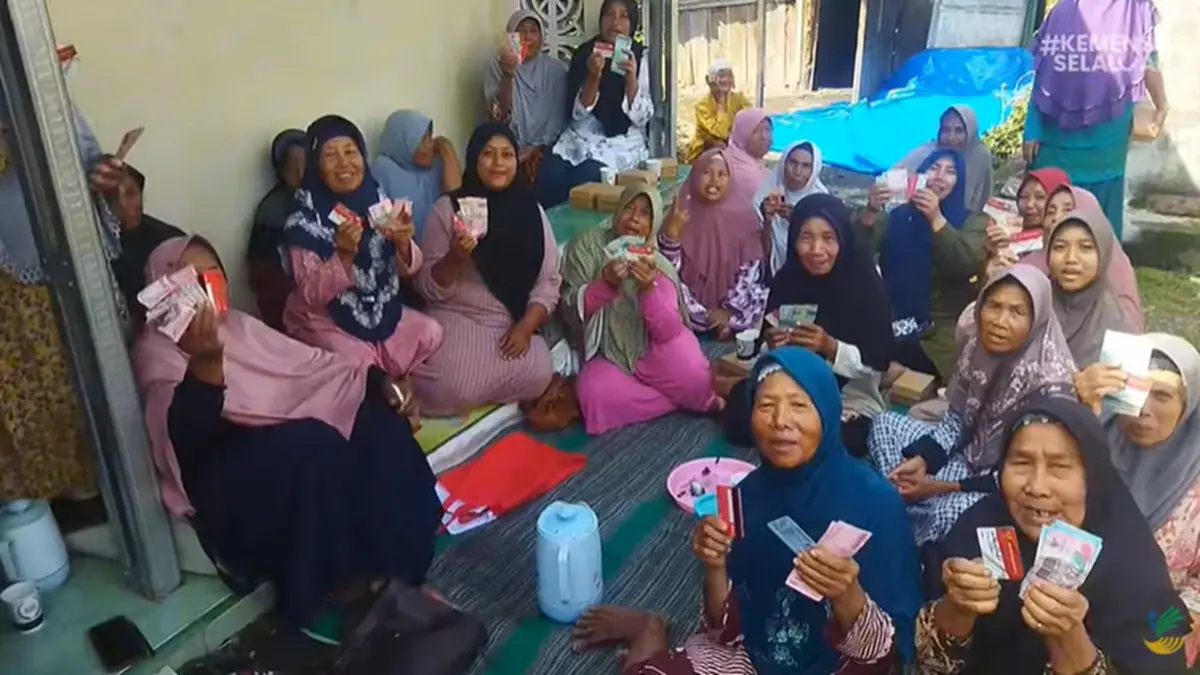 Ilustrasi KPM bansos yang tercatat dalam daftar penerima bantuan (Foto: YouTube Kemensos RI)