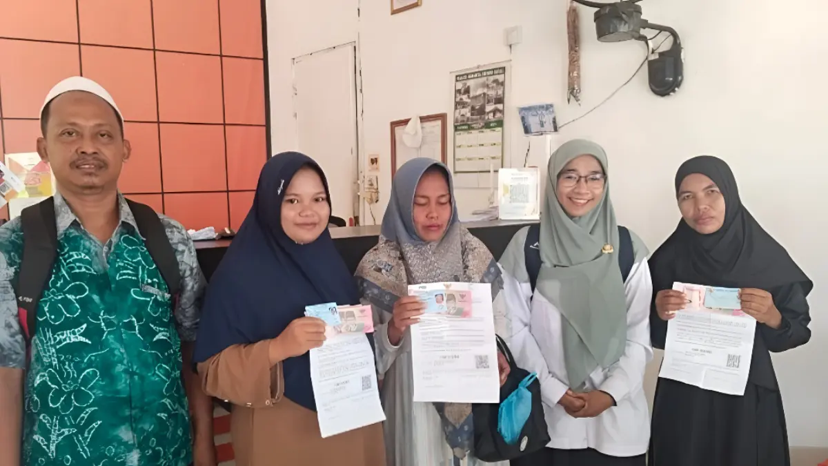 Ilustrasi KPM sedang mengambil dana bansos tahap 2. (Foto: Instagram @pkhbanjar)