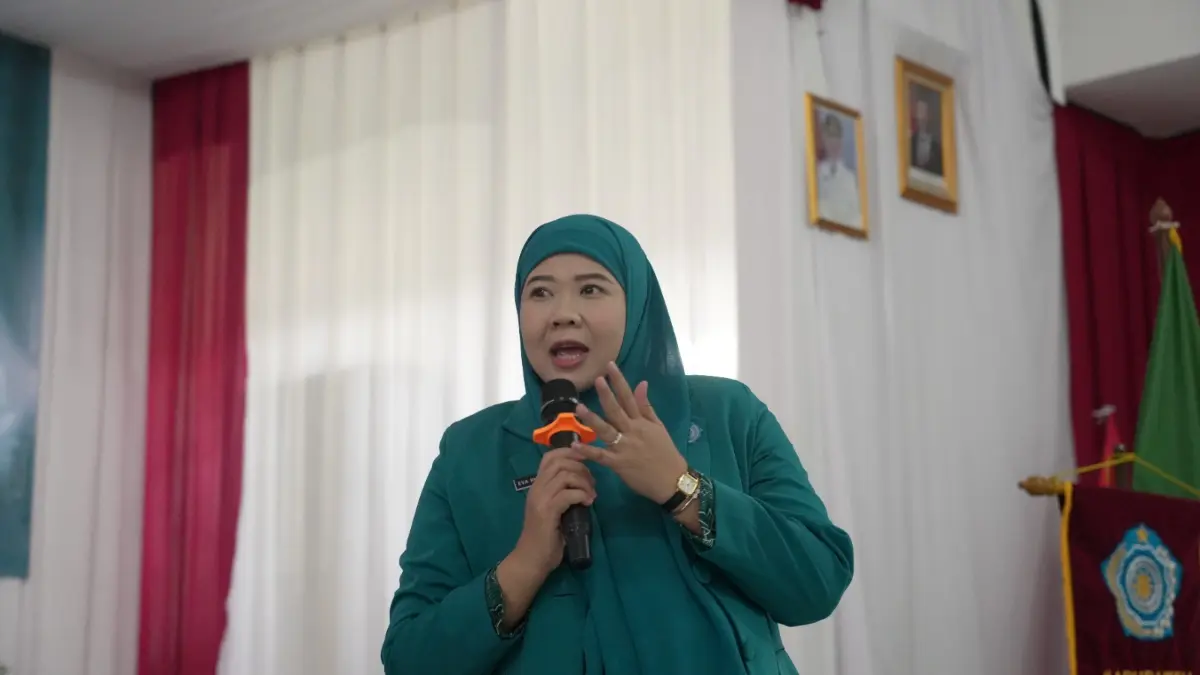Ketua TP PKK Kabupaten Bogor, Eva Rudy Susmanto saat saat memberikan arahan kepada TP PKK yang baru di lantik di Kentor Kecamatan Gunungsindur, Kabupaten Bogor, Rabu, 15 April 2026. Foto: Diskominfo