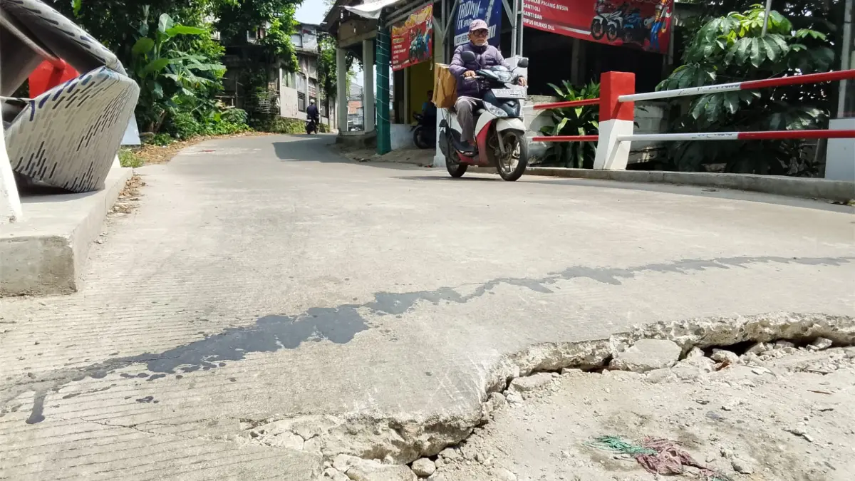 Kondisi sebelumnya jembatan penghubung Depok dan Bogor di dekat Tugu Macan Citayam yang amblas. Foto: IST