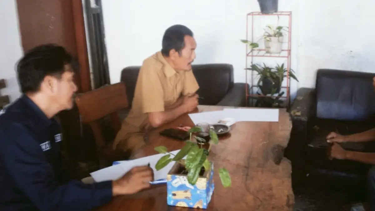 Petugas Dinas Sosial (Dinsos) Kota Bogor mengamankan komplotan pengamen cilik. (Dok. Dinsos Kota Bogor)