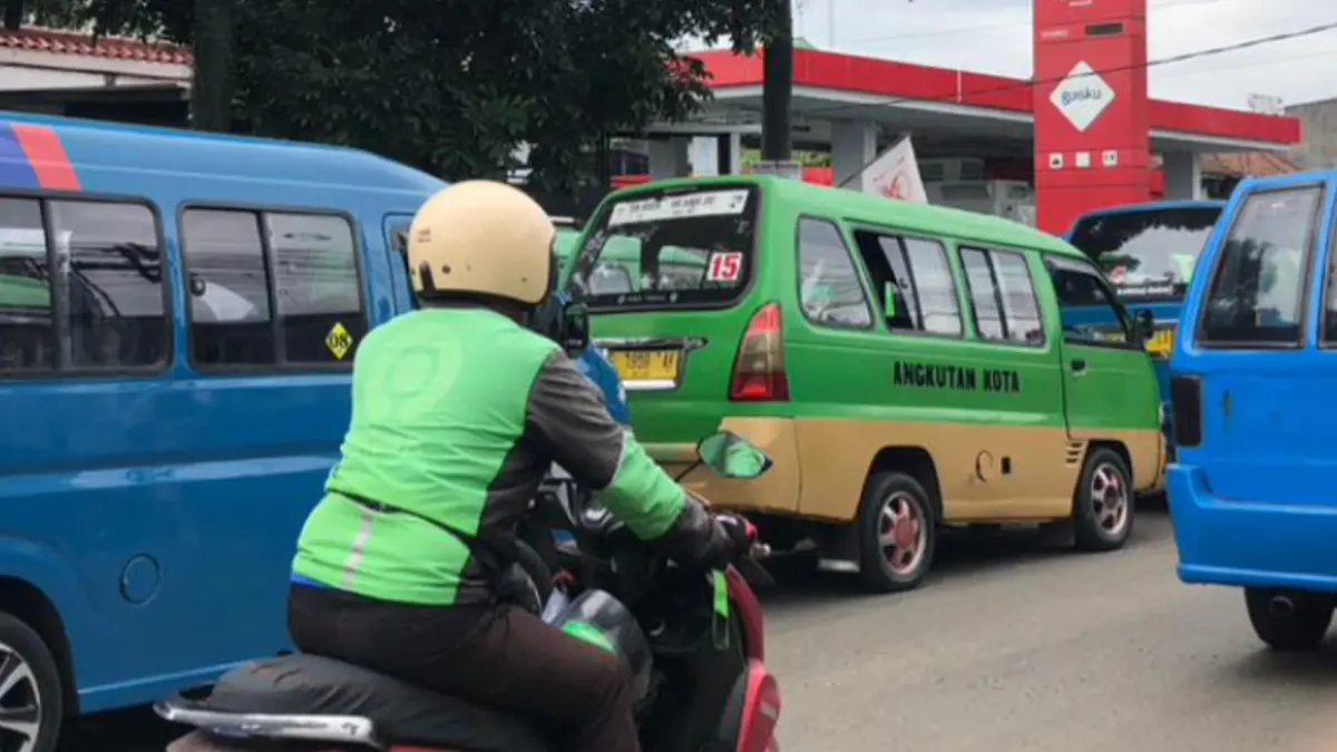 Ilustrasi: Angkot yang melintas di Kota Bogor. (Fauzan/Radar Bogor)