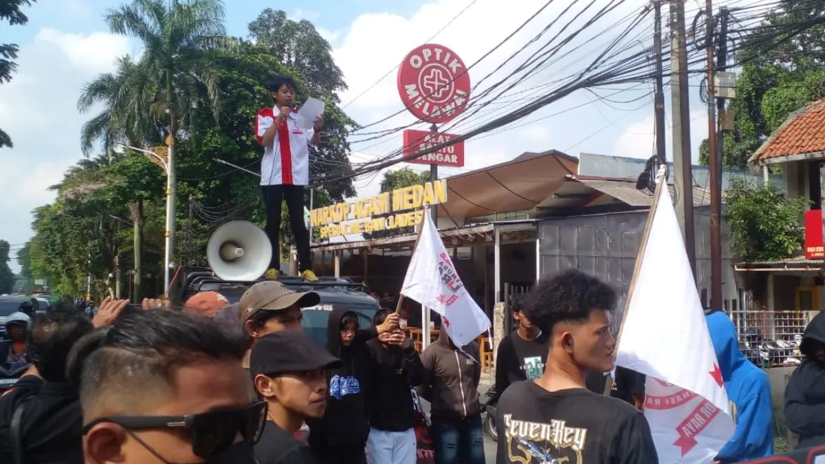 Pemuda LIRA Bogor Raya saat melakukan aksi demonstrasi.(Dok. Pemuda LIRA)