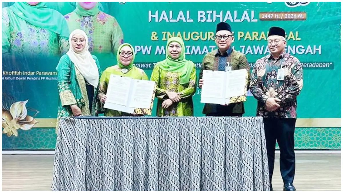 Penandatanganan kerja sama antara BSI dan Muslimat NU dalam penguatan literasi haji dan investasi emas. (Foto : Instagram @banksyariahindonesia)
