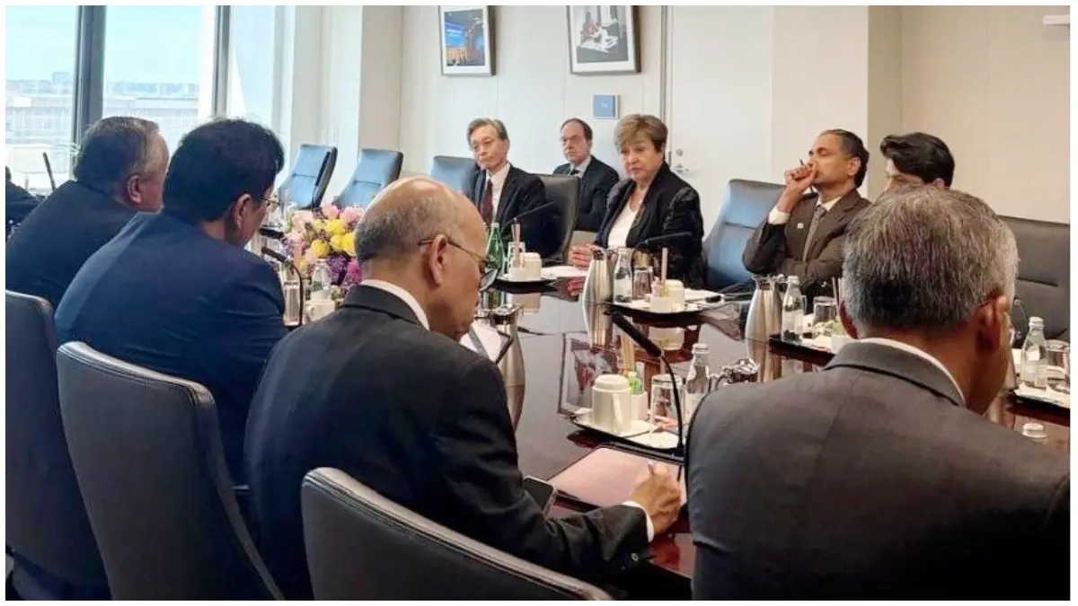 Rapat Forum IMF Spring Meetings bersama Gubernur Bank Indonesia, Menteri Keuangan RI, serta anggota DPR RI. (Foto : Instagram : @bank_indonesia)