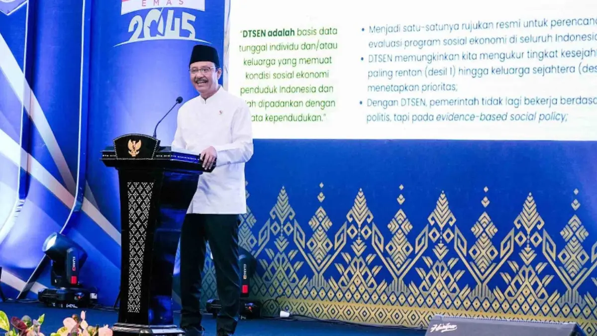 Gus Ipul dalam Dialog Menteri Sosial dengan Kepala Desa, Pendamping Desa, Operator Desa, dan Koordinator PKH di Mataram. (Foto: kemensos.go.id)
