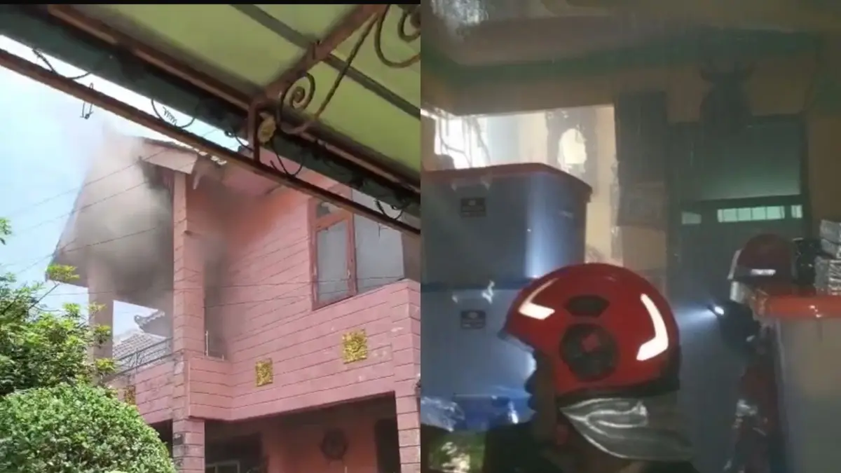 Petugas Damkar Kota Bogor memadamkan api dalam kebakaran yang melanda rumah di Taman Yasmin, Kecamatan Bogor Barat, Kota Bogor. (Dok. Damkar Kota Bogor)