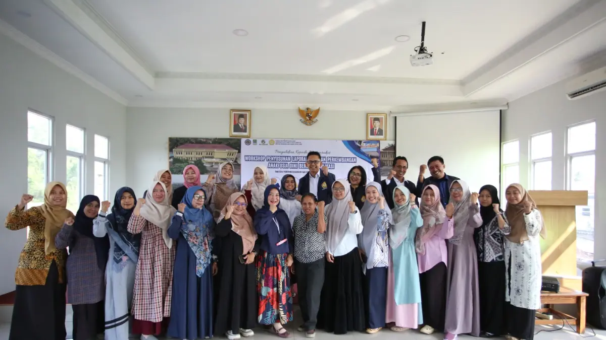 Workshop penyusunan laporan perkembangan anak berbasis aplikasi oleh PSU di Balai Desa Hegar Mukti,&nbsp; Bekasi, Sabtu 18 April 2026.