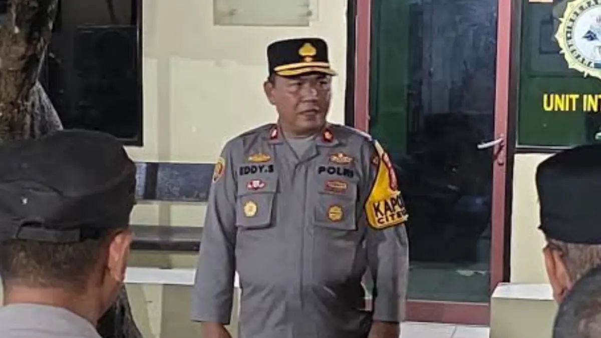 Kaposlek Citeureup Kompol Eddy Santosa menyampaikan terkait penangkapan pria yang diduga pengedar obat keras ilegal. (Instagram Polsek Citeureup) 