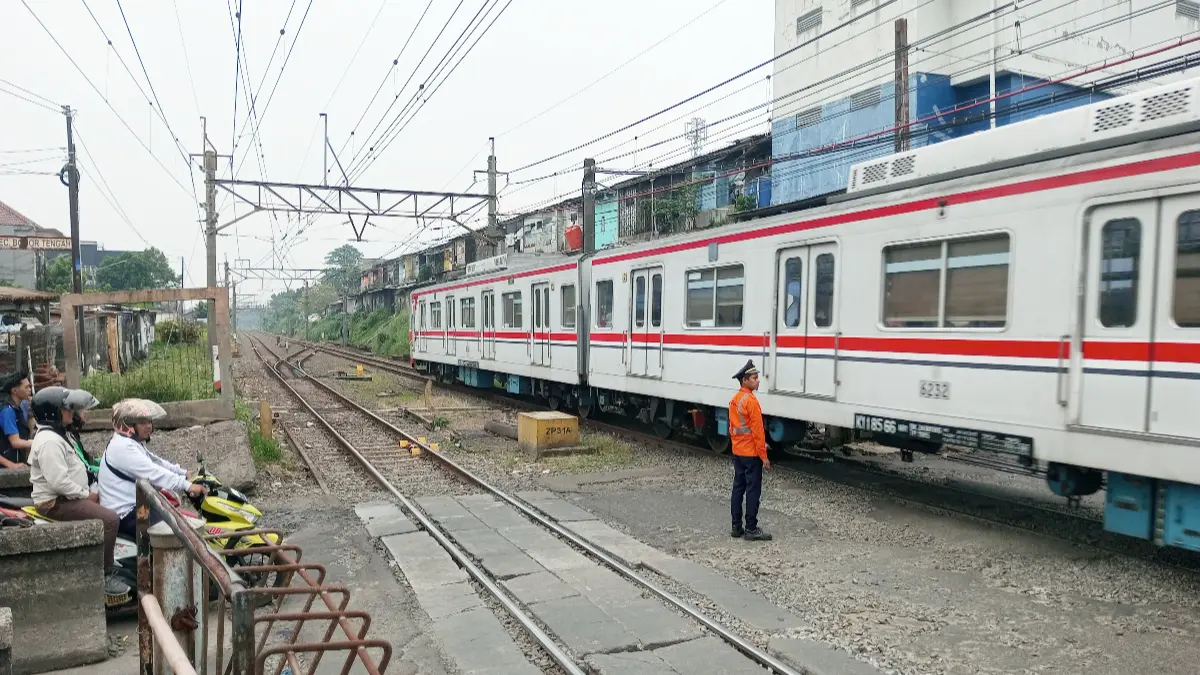 Perlintasan sebidang kereta api di Jalan MA Salmun, Bogor Tengah, Kota Bogor. (Fikri/Radar Bogor)
