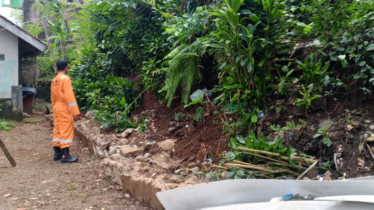 Tanah longsor terjadi di wilayah Curug Mekar, Kecamatan Bogor Barat, Kota Bogor. (BPBD Kota Bogor)