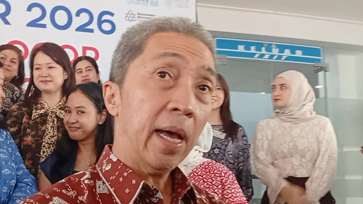 Wali Kota Bogor Dedie A Rachim saat menyampaikan keterangan soal kelangkaan Minyakita. (Fikri/Radar Bogor)