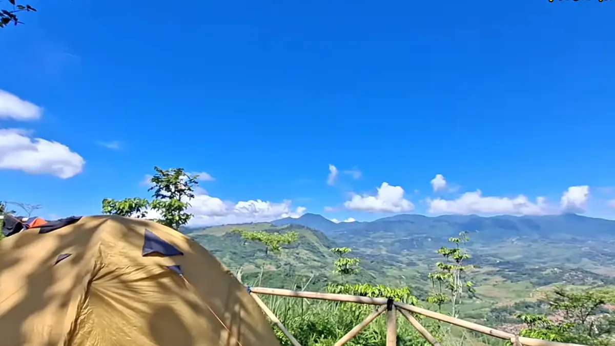 Puncak Pancaniti 845 MDPL di Puncak 2, Sukamakmur, Bogor. (Foto: YouTube Plesiran asik)