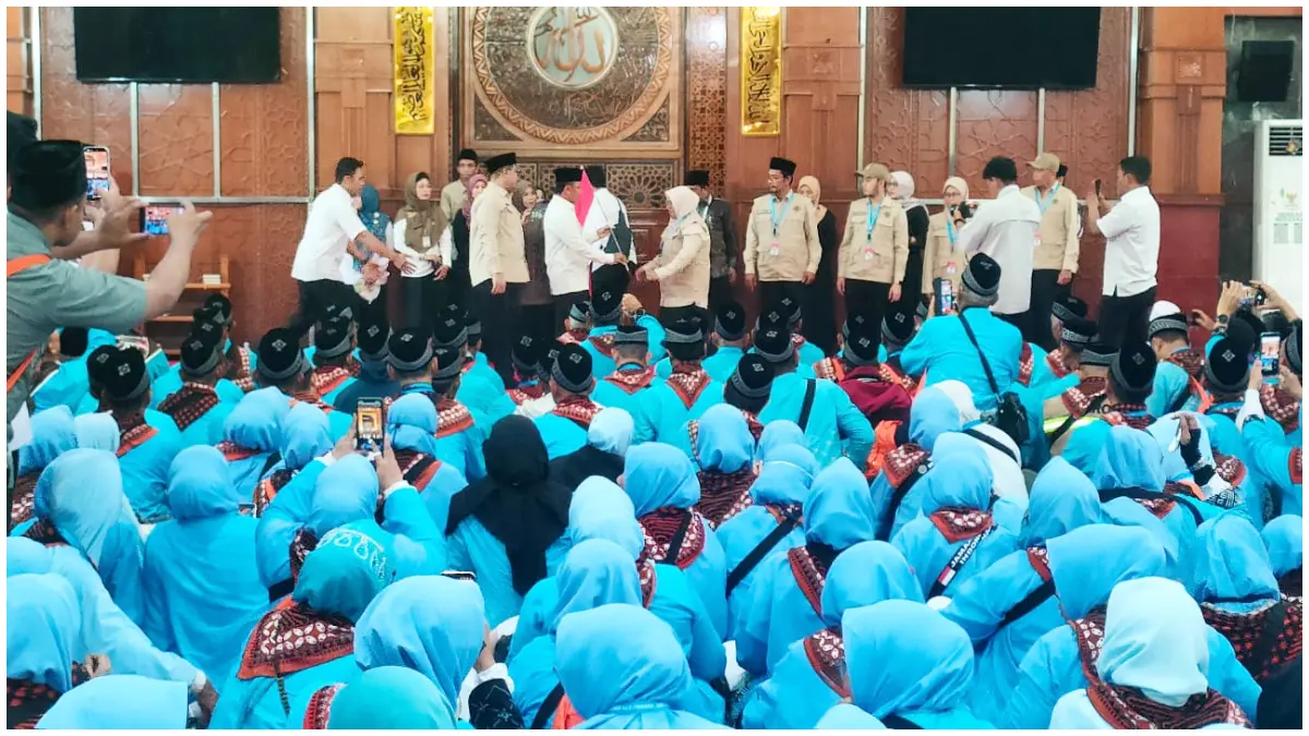 Suasana pelepasan jemaah haji Kota Depok Rabu 22 April 2026. (Foto : Fajar/Radar Bogor) 