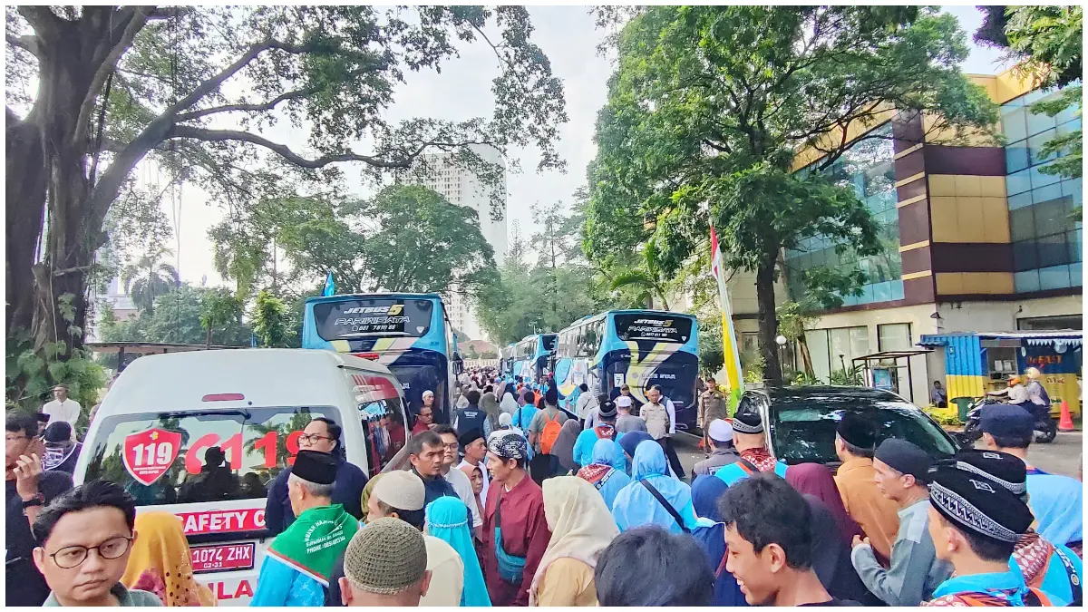 Suasana pemberangkatan jemaah haji Kota Depok 22 April 2026. (Foto : Fajar/ Radar Bogor)