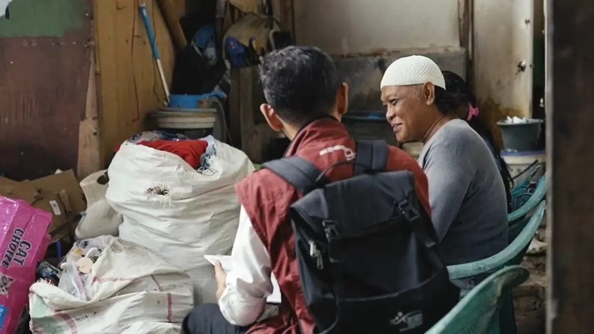 Pendamping sosial mengunjungi calon penerima bansos tahap 2 2026