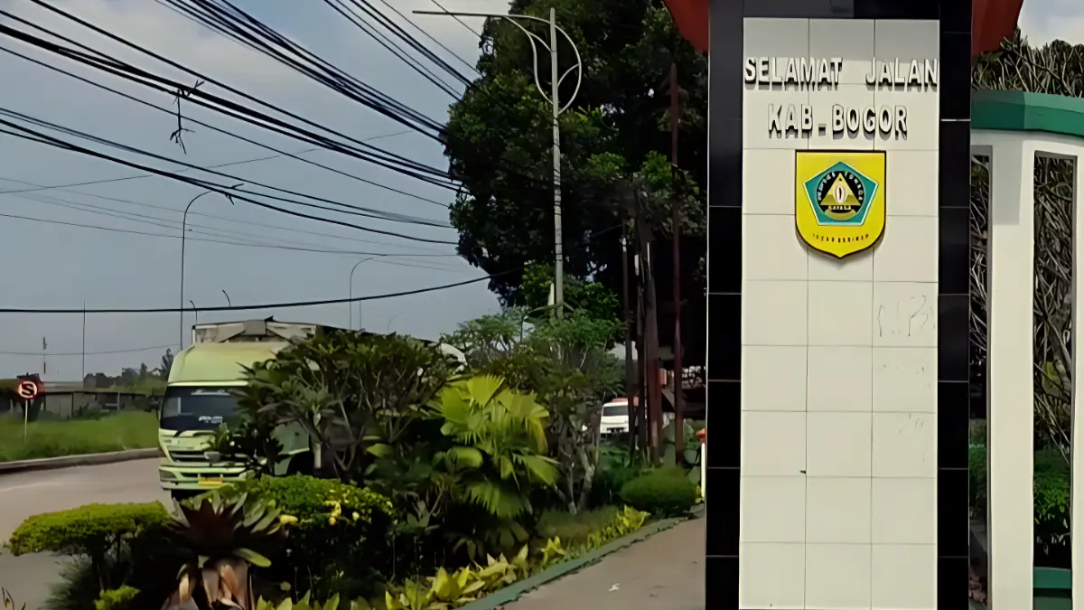 Perbatasan Kabupaten Bogor dengan Kabupaten Sukabumi.