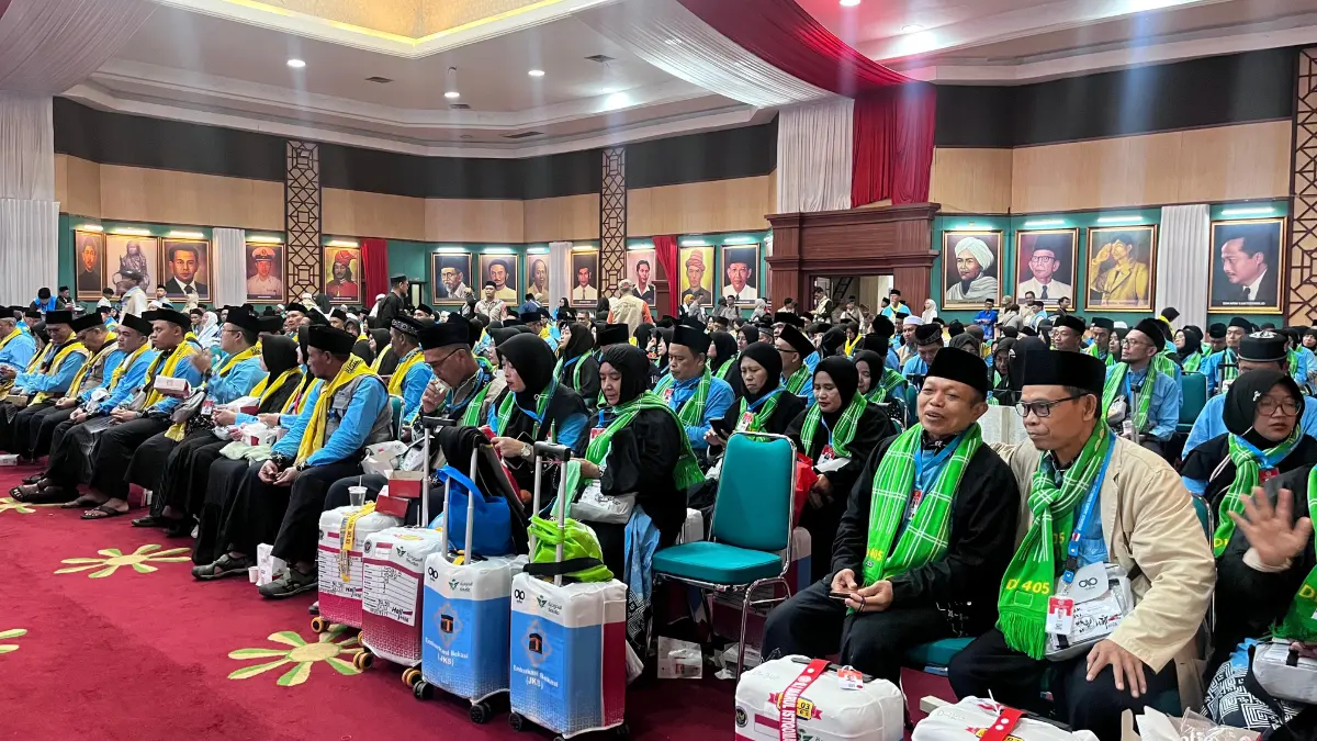 Ratusan jamaah haji kloter pertama asal Kabupaten Bogor dilepas Pemkab Bogor di Aula Tegar Beriman, Cibinong. Foto: Dzikry/Radar Bogor.