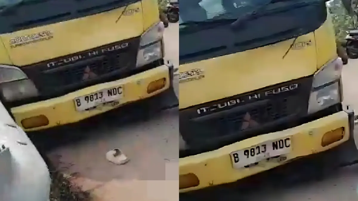 Satu unit truk dan sepeda motor terlibat kecelakaan di Jalan Bomang, Kamis 23 April 2026. (Nasir/ Radar Bogor) 
