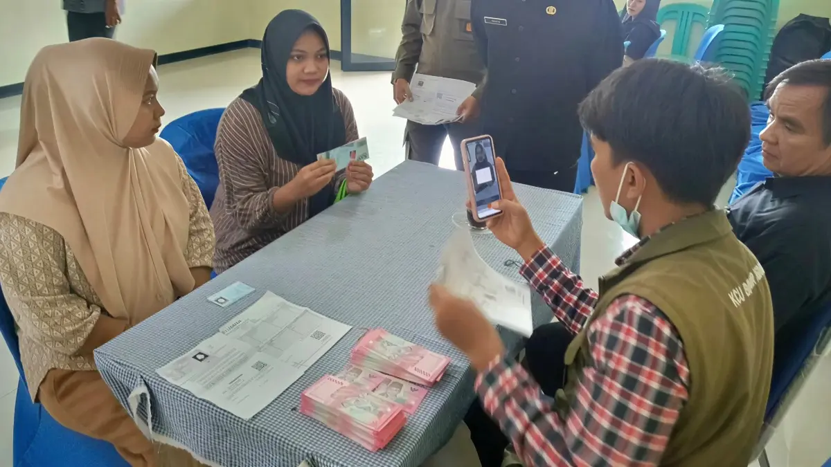 Ilustrasi Penyaluran Bansos PKH dan BPNT (Foto: Instagram @kecamatantenjo_official)