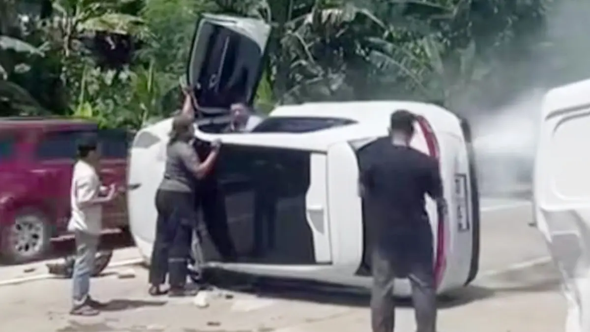 Kecelakaan terjadi di Exit Tol Sentul, Kabupaten Bogor. (Tangkapan layar video warga)