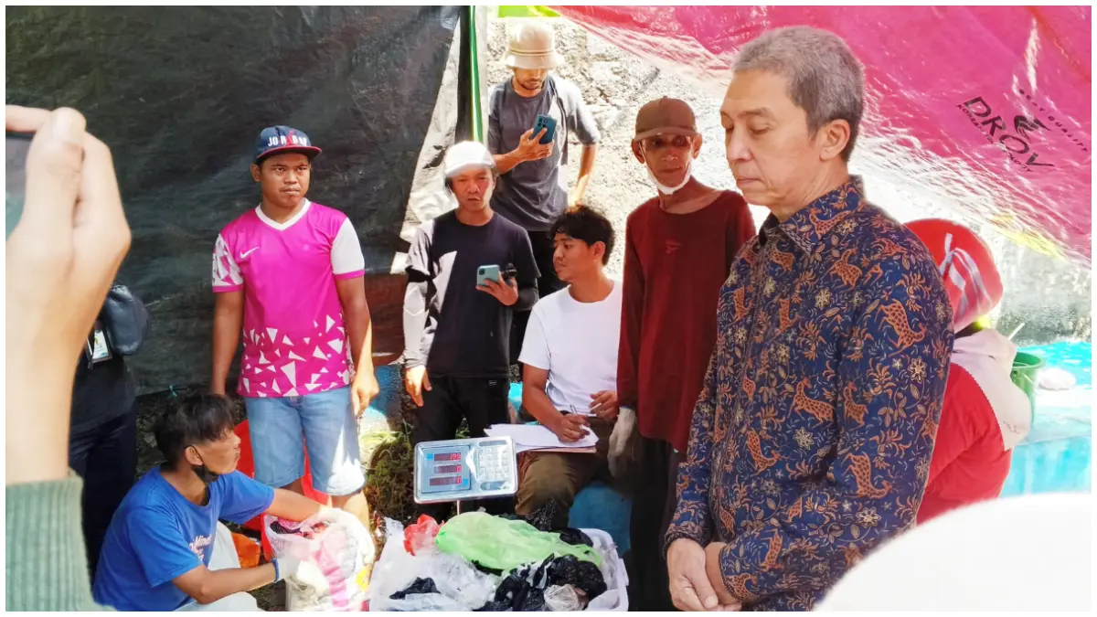 Kunjungan Wali Kota Bogor Dedie Rachim ke RW 10 Situ Gede yang tengah menjalankan program pemilihan sampah. (Foto: Fikri/Radar Bogor)