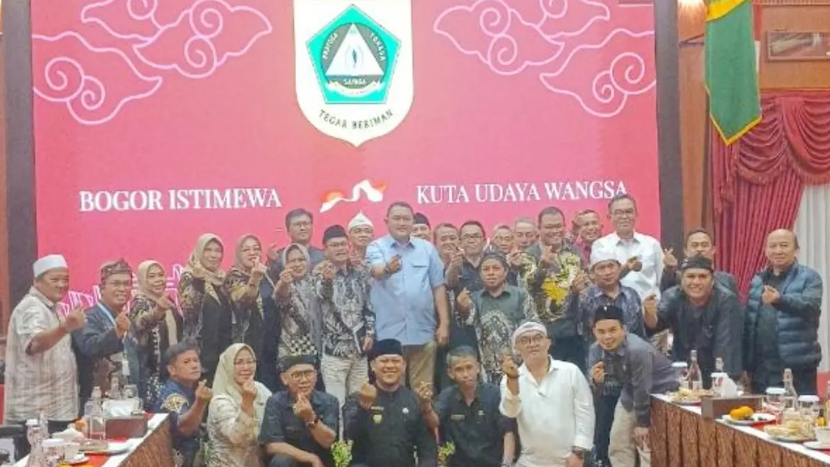 Para kepala desa (kades) di wilayah barat Kabupaten Bogor audiensi dengan Bupati Bogor Rudy Susmanto di Pendopo Bupati, Cibinong. (Dok. Kades Karacak)