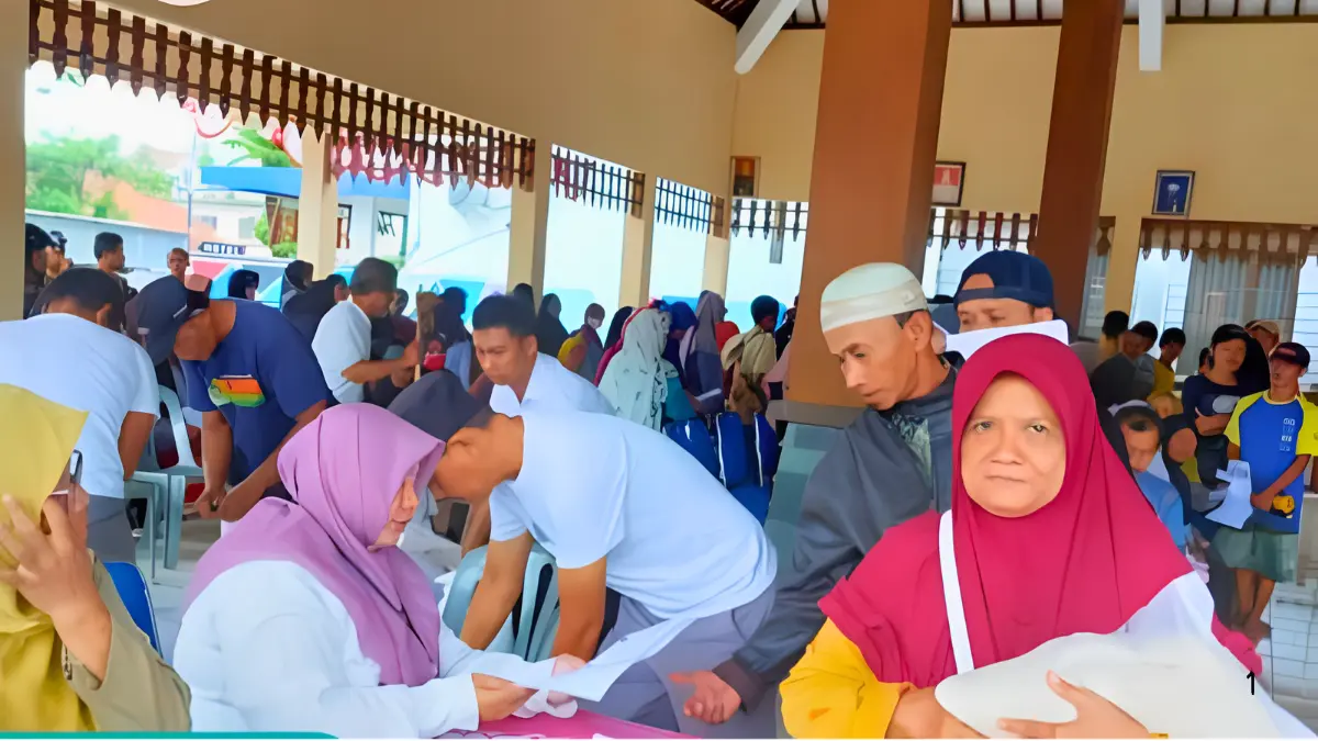 Warga merasa antusias menerima bansos PKH BPNT sebagai suntikan modal usaha menuju kemandirian ekonomi. Foto: kebumen.kec-kebumen.kebumenkab.go.id
