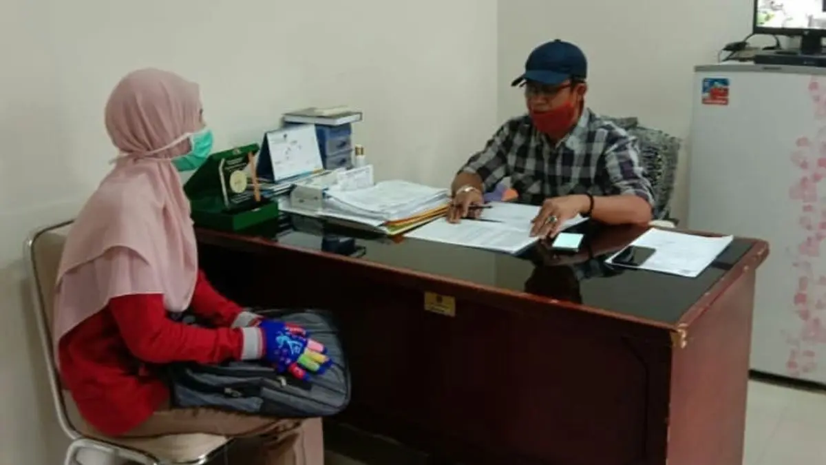 Ilustrasi KPM menanyakan pencairan bansos PKH BPNT kepada pendamping sosial. Foto: Instagram @pkhkarawaci