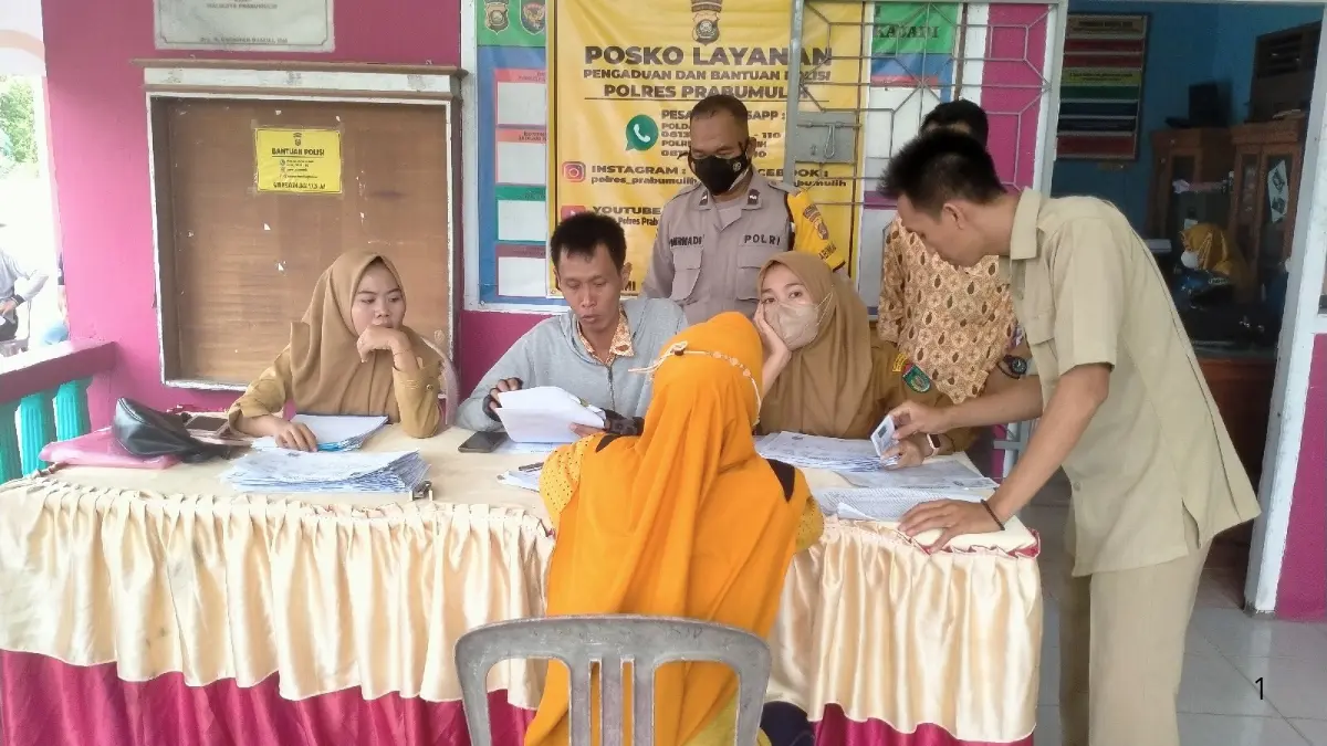 Ilustrasi. Pemberian bansos PKH atau BPNT bagi masyarakat kurang mampu. Foto: kel-sukajadi.kotaprabumulih.go.id
