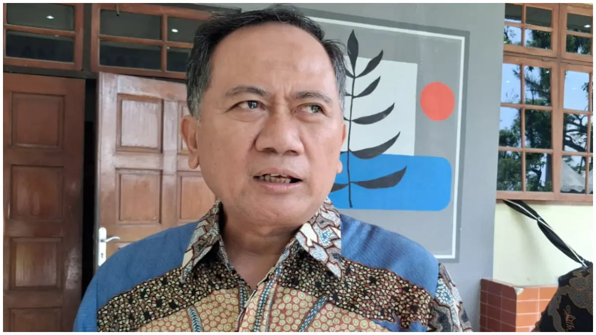 KadiskopUKM Kabupaten Bogor, Iman Wahyu Budiana saat memberikan keterangan kepada Radar Bogor soal Gerai Koperasi Desa Merah Putih. (Foto: Muhammad Ali/Radar Bogor)