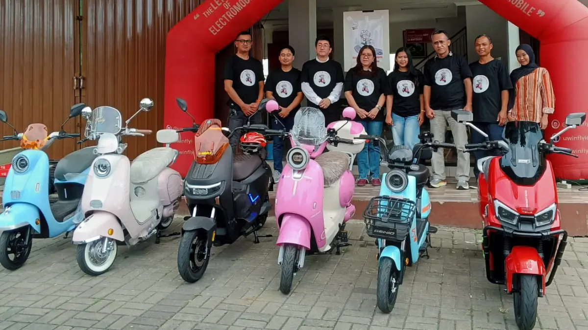 Simulasi berbasis AI digunakan untuk melatih teknik berkendara aman sepeda listrik. (Fikri/Radar Bogor)