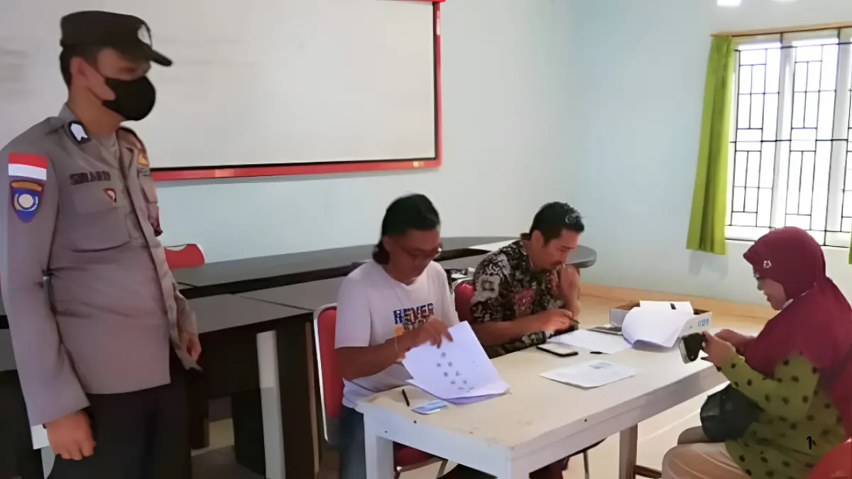 Ilustrasi KPM bansos cairkan bansos (Foto: kel-tanjungubanselatan.bintankab.go.id)