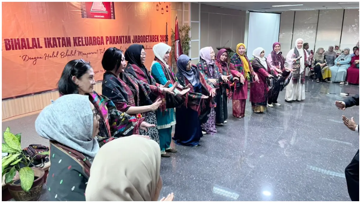 Tarian Tor Tor pada acara Halal Bihalal IKP di Gedung DPRD Kota Bogor. (Foto : Dzikry/Radar Bogor)