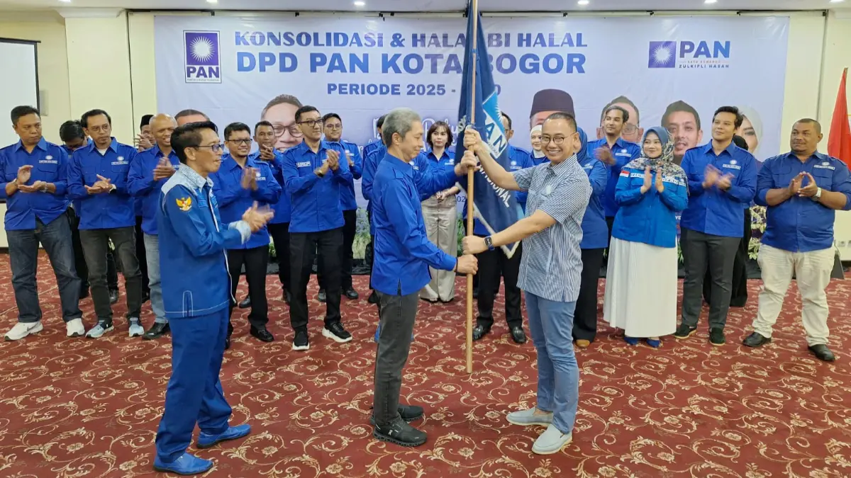 Wakil Ketua Umum DPP PAN Eddy Soeparno bersama Ketua DPD PAN Kota Bogor Dedie A Rachim saat kegiatan konsolidasi dan halal bihalal di Hotel Grand Pangrango, Minggu 26 April 2026. (Dede/Radar Bogor)