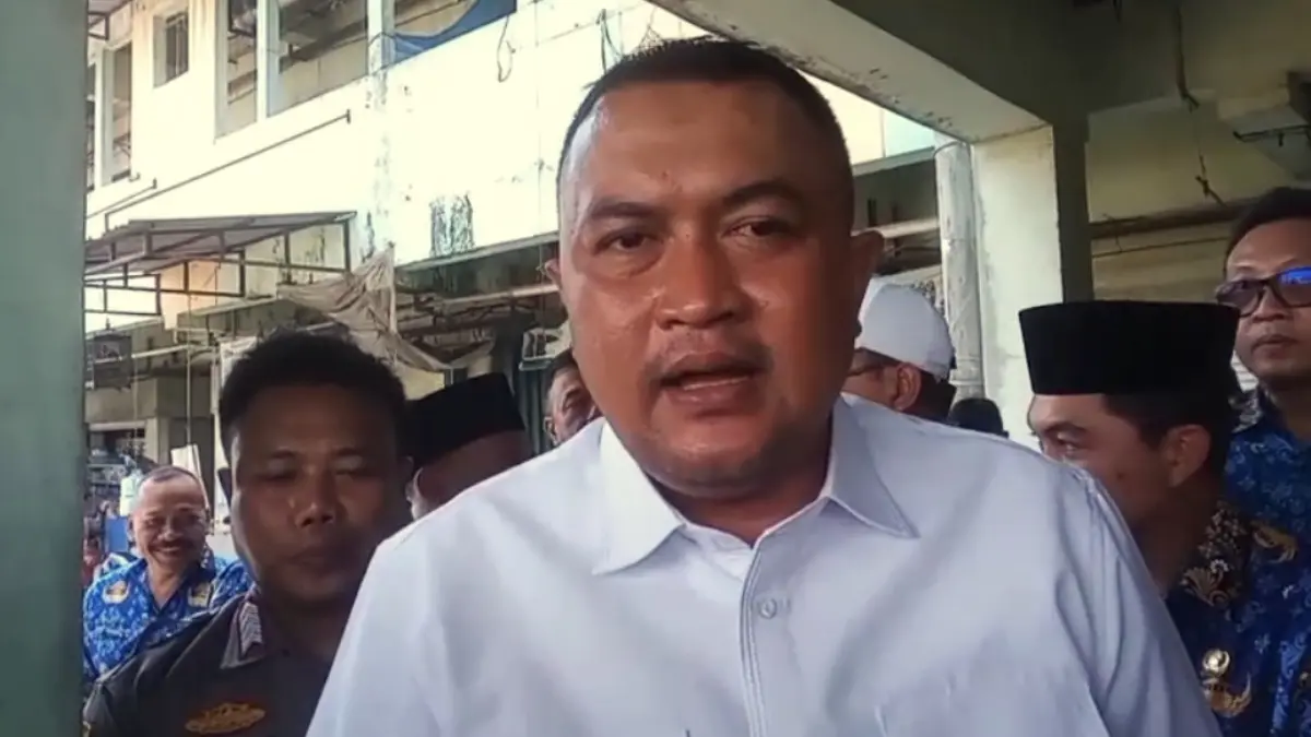 Bupati Bogor, Rudy Susmanto di Pasar Parung.  (Nasir/ Radar Bogor)
