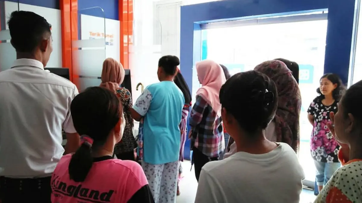 Ilustrasi antrean KPM bansos. (Foto; nstagram @pkhbandarlampung)