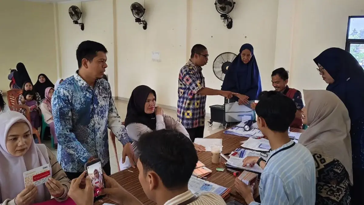 Ilustrasi penyaluran bansos kepada KPM. (Foto: Instagram @pkhlampung)